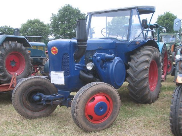 Umbau-Bulldog - Ehemaliger Lanz Glühkopf-Bulldog mit Halbdiesel-Austausch-Motor