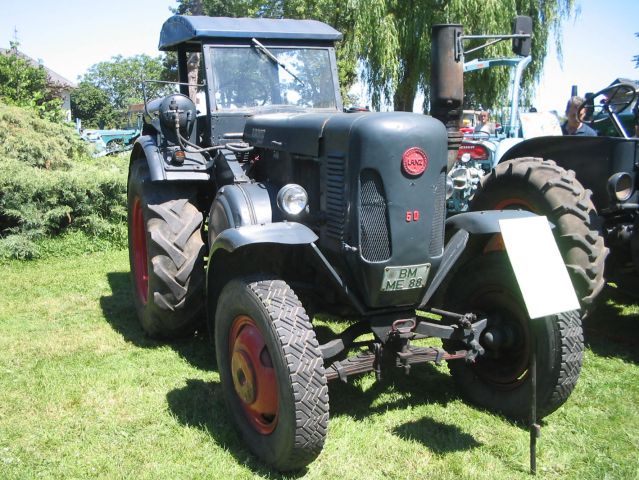 Umbau-Bulldog - Ehemaliger Lanz Glühkopf-Bulldog mit Halbdiesel-Austausch-Motor