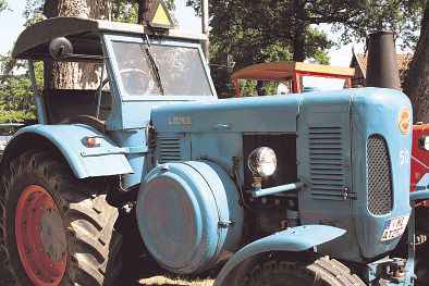 Umbau-Bulldog - Ehemaliger Lanz Glühkopf-Bulldog mit Halbdiesel-Austausch-Motor