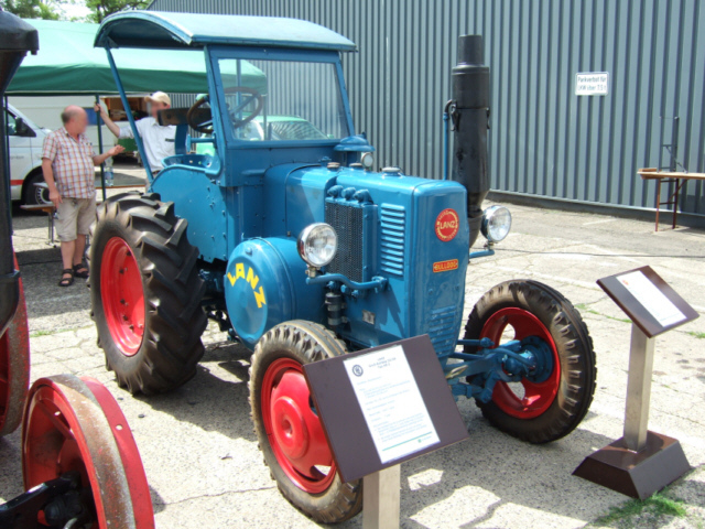 Umbau-Bulldog - Ehemaliger Lanz Glühkopf-Bulldog mit Halbdiesel-Austausch-Motor