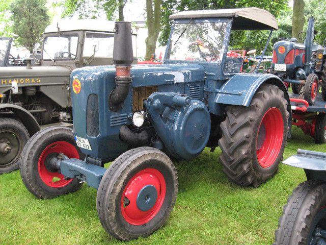 Umbau-Bulldog - Ehemaliger Lanz Glühkopf-Bulldog mit Halbdiesel-Austausch-Motor