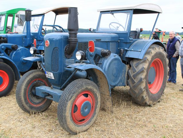 Umbau-Bulldog - Ehemaliger Lanz Glühkopf-Bulldog mit Halbdiesel-Austausch-Motor