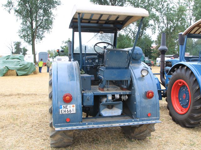 Umbau-Bulldog - Ehemaliger Lanz Glühkopf-Bulldog mit Halbdiesel-Austausch-Motor