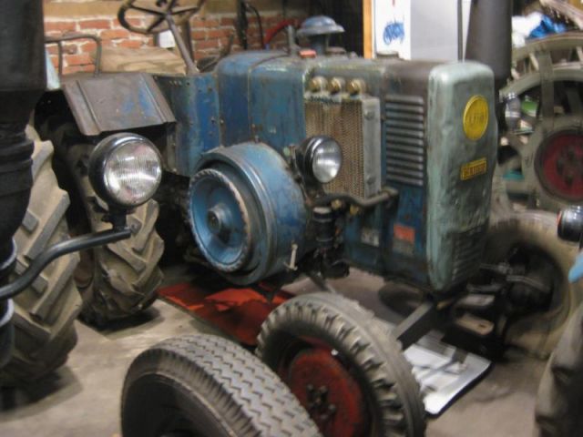 Umbau-Bulldog - Ehemaliger Lanz Glühkopf-Bulldog mit Halbdiesel-Austausch-Motor