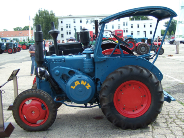 Umbau-Bulldog - Ehemaliger Lanz Glühkopf-Bulldog mit Halbdiesel-Austausch-Motor