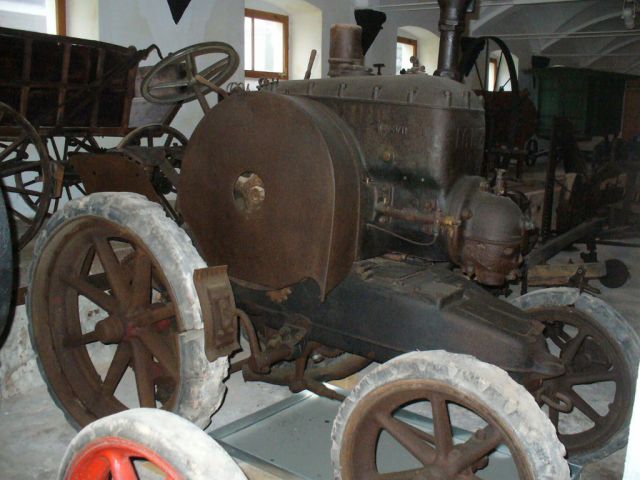 Umbau-Bulldog - Ehemaliger Lanz Glühkopf-Bulldog mit Halbdiesel-Austausch-Motor