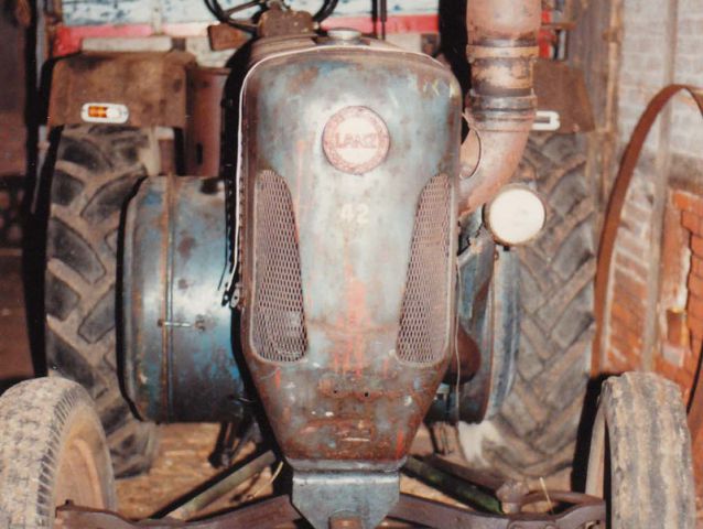 Umbau-Bulldog - Ehemaliger Lanz Glühkopf-Bulldog mit Halbdiesel-Austausch-Motor