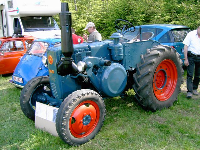 Umbau-Bulldog - Ehemaliger Lanz Glühkopf-Bulldog mit Halbdiesel-Austausch-Motor