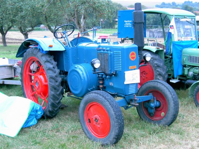 Umbau-Bulldog - Ehemaliger Lanz Glühkopf-Bulldog mit Halbdiesel-Austausch-Motor