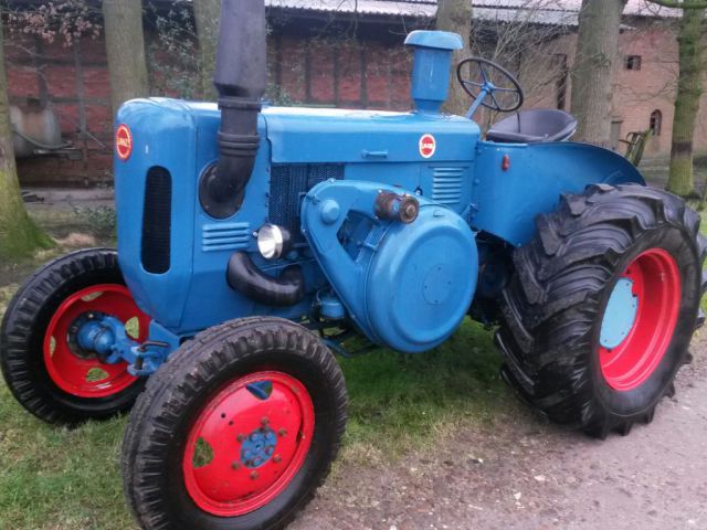 Umbau-Bulldog - Ehemaliger Lanz Glühkopf-Bulldog mit Halbdiesel-Austausch-Motor