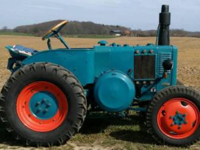 Umbau-Bulldog - Ehemaliger Lanz Glühkopf-Bulldog mit Halbdiesel-Austausch-Motor
