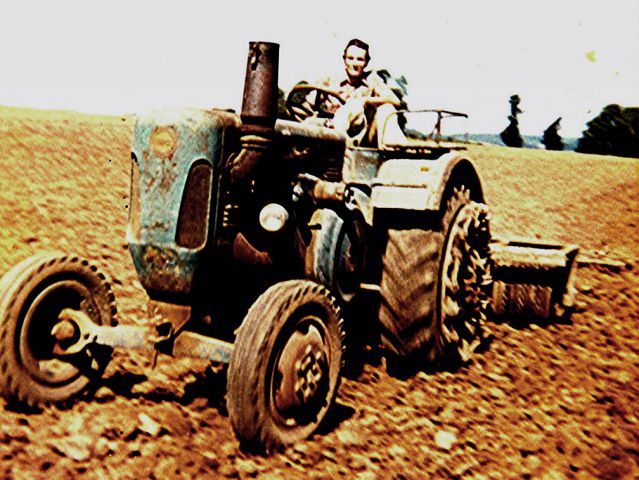 Umbau-Bulldog - Ehemaliger Lanz Glühkopf-Bulldog mit Halbdiesel-Austausch-Motor