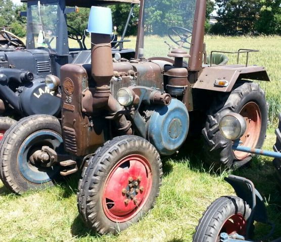 Umbau-Bulldog - Ehemaliger Lanz Glühkopf-Bulldog mit Halbdiesel-Austausch-Motor