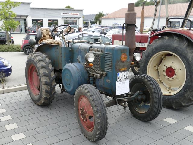 Umbau-Bulldog - Ehemaliger Lanz Glühkopf-Bulldog mit Halbdiesel-Austausch-Motor