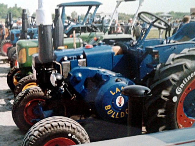 Umbau-Bulldog - Ehemaliger Lanz Glühkopf-Bulldog mit Halbdiesel-Austausch-Motor
