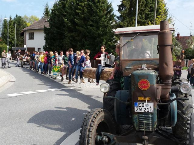 Umbau-Bulldog - Ehemaliger Lanz Glühkopf-Bulldog mit Halbdiesel-Austausch-Motor