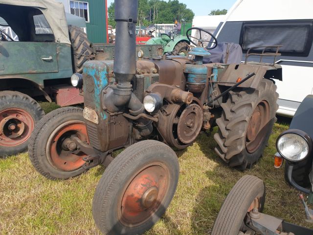 Umbau-Bulldog - Ehemaliger Lanz Glühkopf-Bulldog mit Halbdiesel-Austausch-Motor