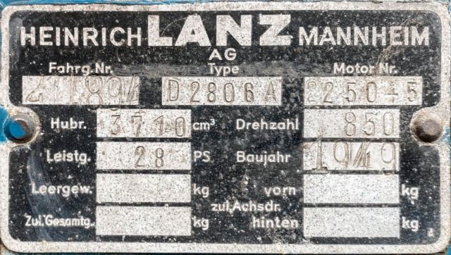 Umbau-Bulldog - Ehemaliger Lanz Glühkopf-Bulldog mit Halbdiesel-Austausch-Motor