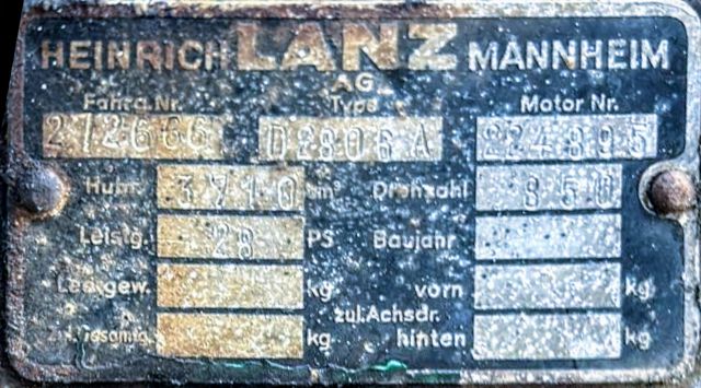 Umbau-Bulldog - Ehemaliger Lanz Glühkopf-Bulldog mit Halbdiesel-Austausch-Motor