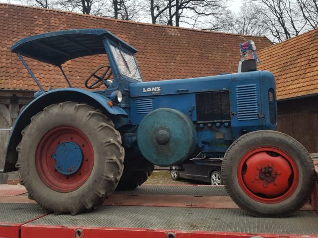 Umbau-Bulldog - Ehemaliger Lanz Glühkopf-Bulldog mit Halbdiesel-Austausch-Motor