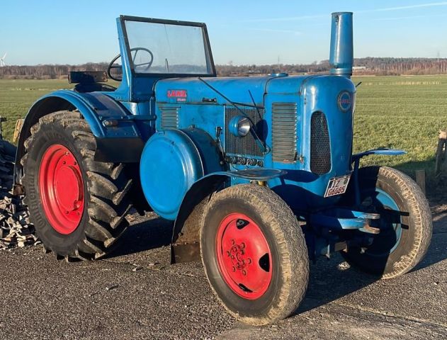 Umbau-Bulldog - Ehemaliger Lanz Glühkopf-Bulldog mit Halbdiesel-Austausch-Motor