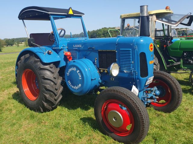 Umbau-Bulldog - Ehemaliger Lanz Glühkopf-Bulldog mit Halbdiesel-Austausch-Motor