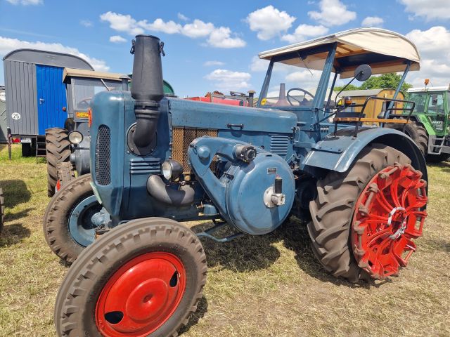 Umbau-Bulldog - Ehemaliger Lanz Glühkopf-Bulldog mit Halbdiesel-Austausch-Motor