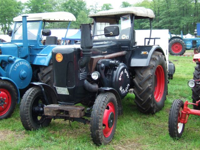 Umbau-Bulldog - Ehemaliger Lanz Glühkopf-Bulldog mit Halbdiesel-Austausch-Motor