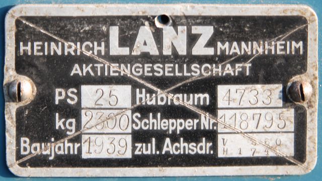 Umbau-Bulldog - Ehemaliger Lanz Glühkopf-Bulldog mit Halbdiesel-Austausch-Motor