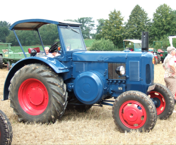 Umbau-Bulldog - Ehemaliger Lanz Glühkopf-Bulldog mit Halbdiesel-Austausch-Motor