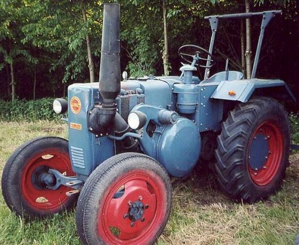 Umbau-Bulldog - Ehemaliger Lanz Glühkopf-Bulldog mit Halbdiesel-Austausch-Motor