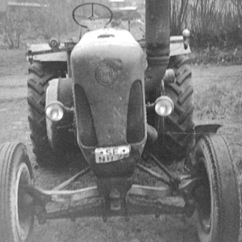 Umbau-Bulldog - Ehemaliger Lanz Glühkopf-Bulldog mit Halbdiesel-Austausch-Motor