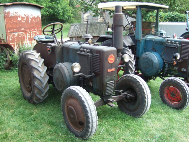 Umbau-Bulldog - Ehemaliger Lanz Glühkopf-Bulldog mit Halbdiesel-Austausch-Motor