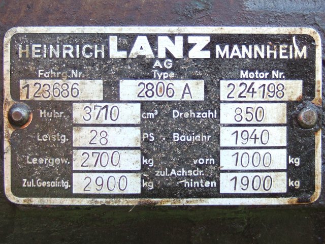 Umbau-Bulldog - Ehemaliger Lanz Glühkopf-Bulldog mit Halbdiesel-Austausch-Motor