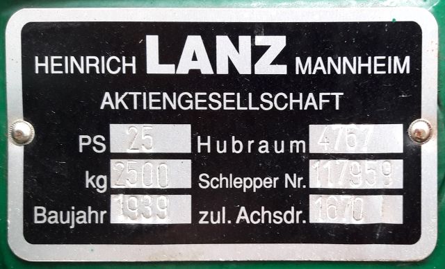 Umbau-Bulldog - Ehemaliger Lanz Glühkopf-Bulldog mit Halbdiesel-Austausch-Motor