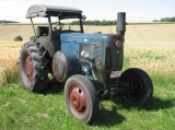 Umbau-Bulldog - Ehemaliger Lanz Glühkopf-Bulldog Type mit Halbdiesel-Austausch-Motor