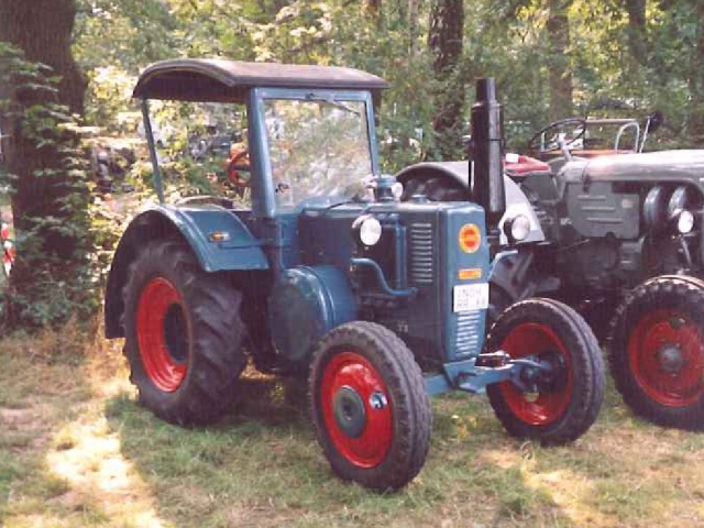 Umbau-Bulldog - Ehemaliger Lanz Glühkopf-Bulldog mit Halbdiesel-Austausch-Motor