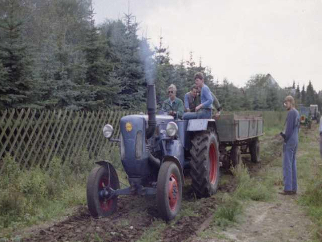Umbau-Bulldog - Ehemaliger Lanz Glühkopf-Bulldog mit Halbdiesel-Austausch-Motor