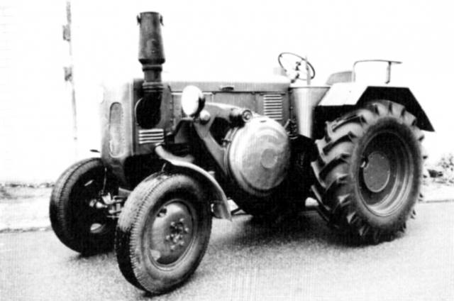 Umbau-Bulldog - Ehemaliger Lanz Glühkopf-Bulldog mit Halbdiesel-Austausch-Motor