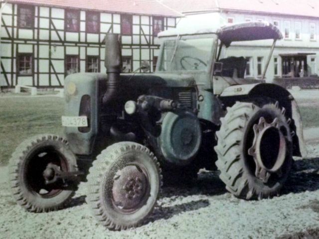 Umbau-Bulldog - Ehemaliger Lanz Glühkopf-Bulldog mit Halbdiesel-Austausch-Motor