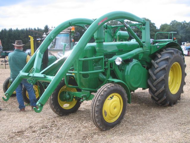 Umbau-Bulldog - Ehemaliger Lanz Glühkopf-Bulldog mit Halbdiesel-Austausch-Motor