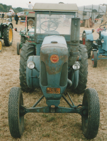 Umbau-Bulldog - Ehemaliger Lanz Glühkopf-Bulldog mit Halbdiesel-Austausch-Motor