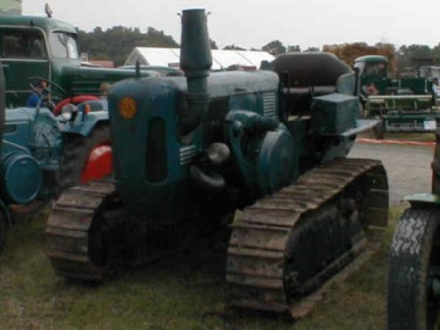 Umbau-Bulldog - Ehemaliger Lanz Glühkopf-Bulldog mit Halbdiesel-Austausch-Motor