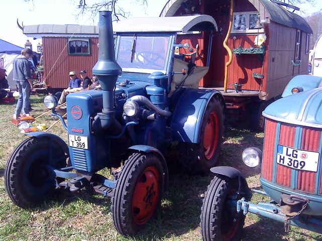 Umbau-Bulldog - Ehemaliger Lanz Glühkopf-Bulldog mit Halbdiesel-Austausch-Motor