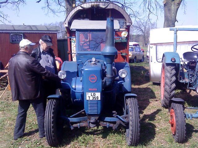 Umbau-Bulldog - Ehemaliger Lanz Glühkopf-Bulldog mit Halbdiesel-Austausch-Motor