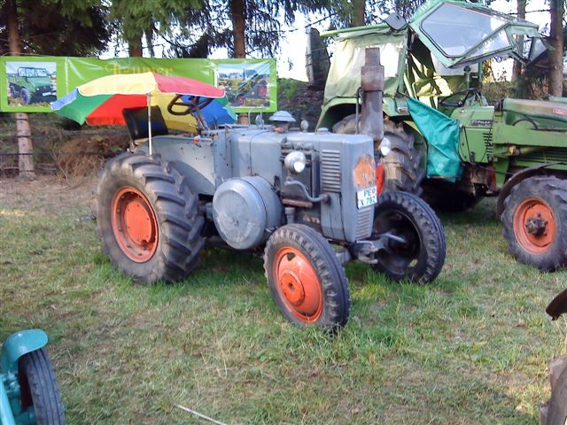 Umbau-Bulldog - Ehemaliger Lanz Glühkopf-Bulldog mit Halbdiesel-Austausch-Motor