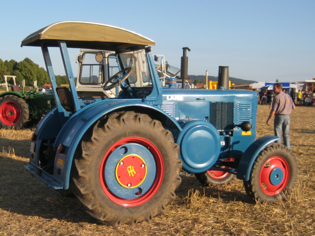 Umbau-Bulldog - Ehemaliger Lanz Glühkopf-Bulldog mit Halbdiesel-Austausch-Motor
