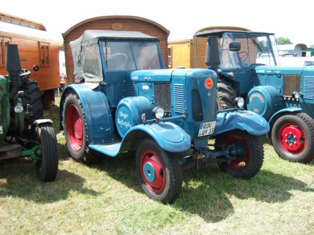 Umbau-Bulldog - Ehemaliger Lanz Glühkopf-Bulldog mit Halbdiesel-Austausch-Motor