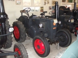 Umbau-Bulldog - Ehemaliger Lanz Glühkopf-Bulldog Type mit Halbdiesel-Austausch-Motor