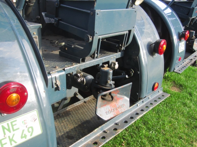 Umbau-Bulldog - Ehemaliger Lanz Glühkopf-Bulldog mit Halbdiesel-Austausch-Motor